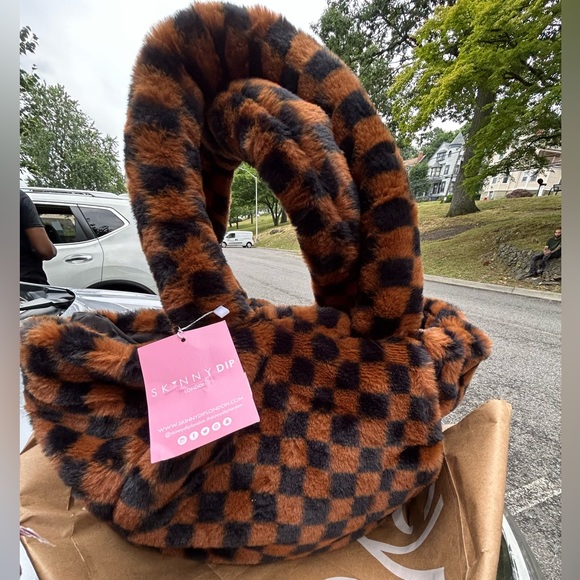 Soft Checkerboard Fluff Shoulder Bag & Matching Tote 👜 Bag. Brand New @ Macy’s - Picture 5 of 8